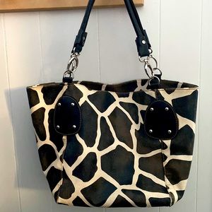 🚫SOLD❌. 
Giraffe print bag
